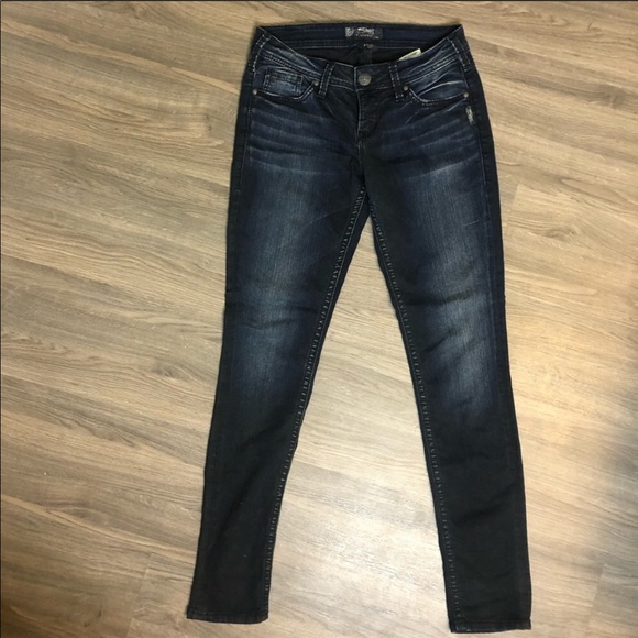 Dark wash skinny jeans Size 26- like new - Picture 3 of 4